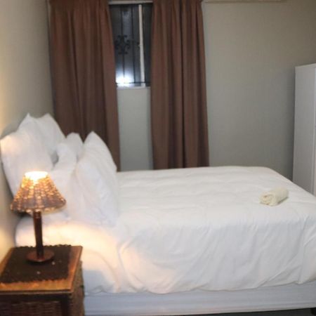 יוהנסבורג Tlelakufuma Guest House מראה חיצוני תמונה