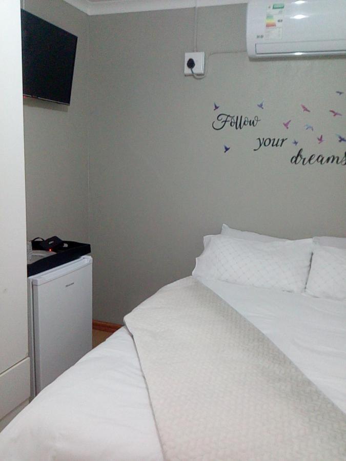 יוהנסבורג Tlelakufuma Guest House מראה חיצוני תמונה