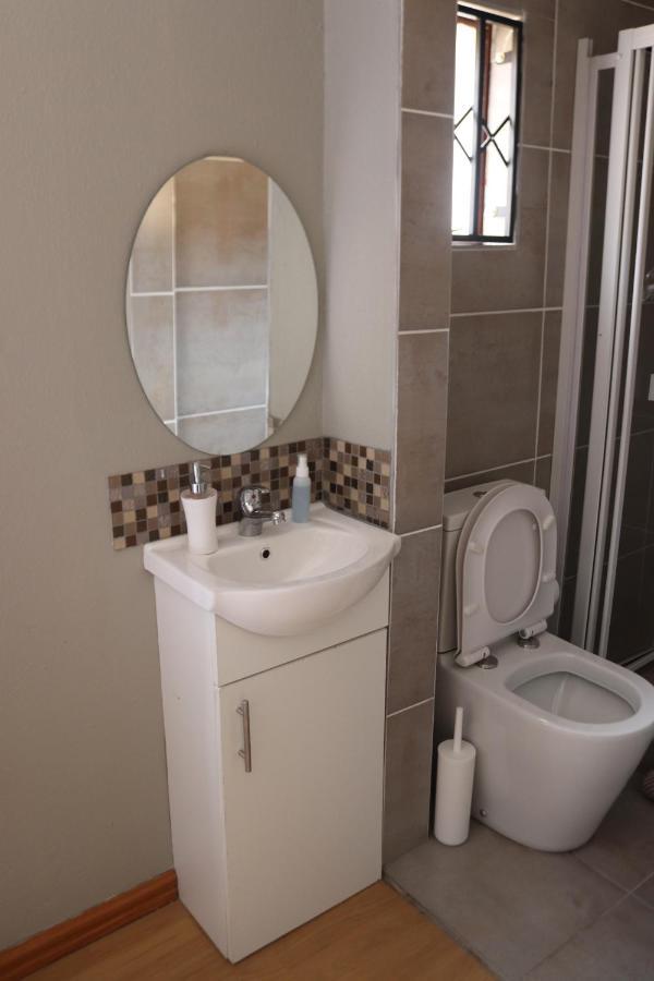 יוהנסבורג Tlelakufuma Guest House מראה חיצוני תמונה