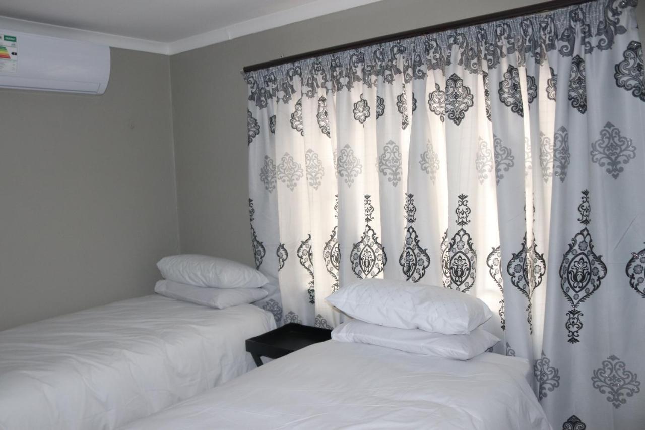 יוהנסבורג Tlelakufuma Guest House מראה חיצוני תמונה