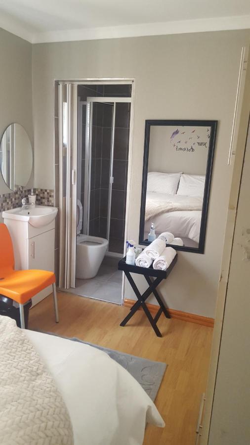יוהנסבורג Tlelakufuma Guest House מראה חיצוני תמונה
