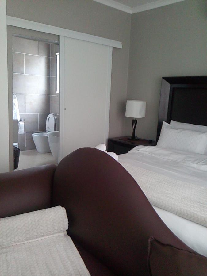 יוהנסבורג Tlelakufuma Guest House מראה חיצוני תמונה