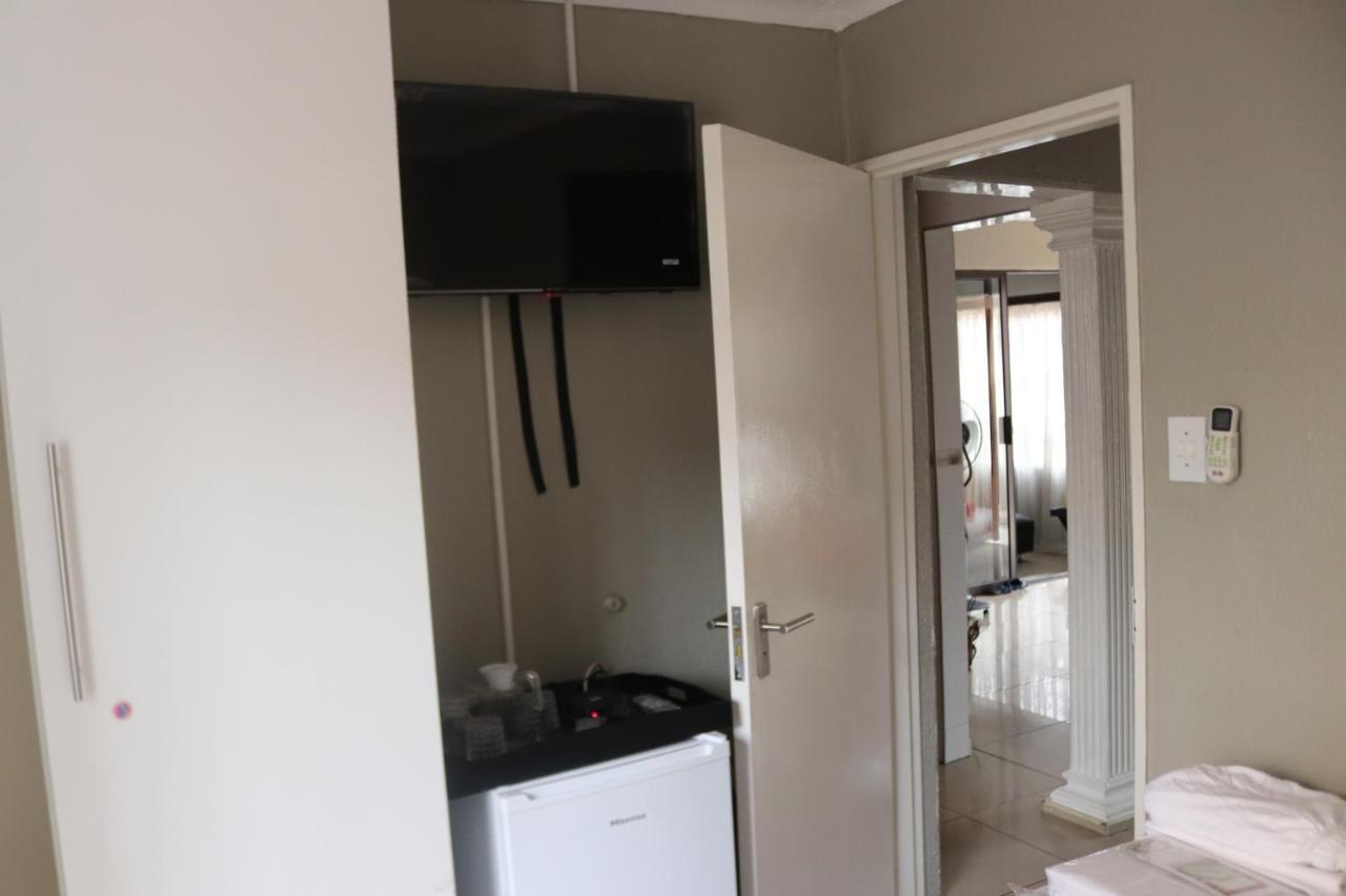 יוהנסבורג Tlelakufuma Guest House מראה חיצוני תמונה